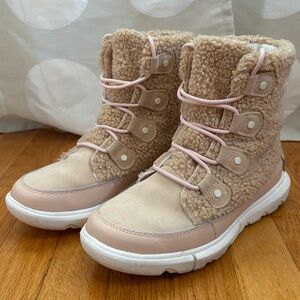 Sorel Women's Lace Up Boots in Tan and light pink